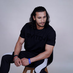 black t-shirt 